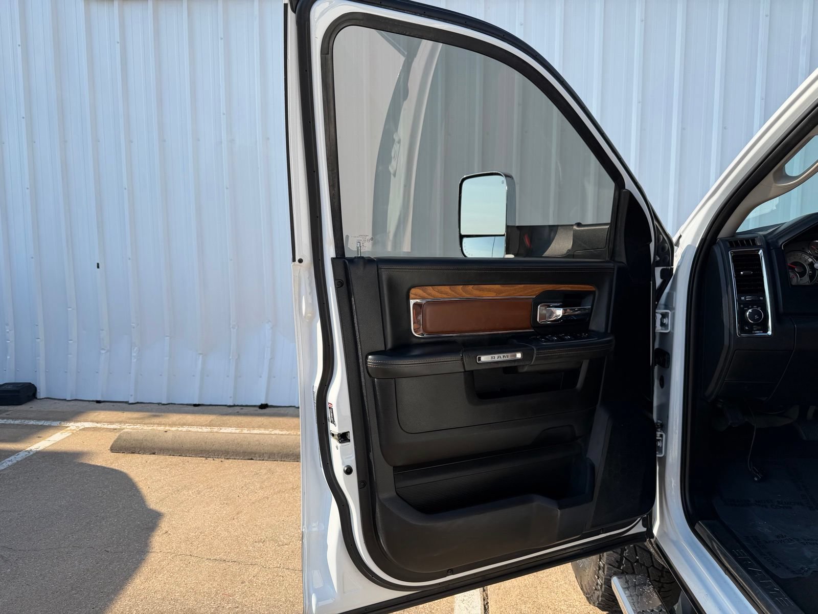 Used 2018 RAM 3500 Laramie Longhorn AWD/4WD image 14