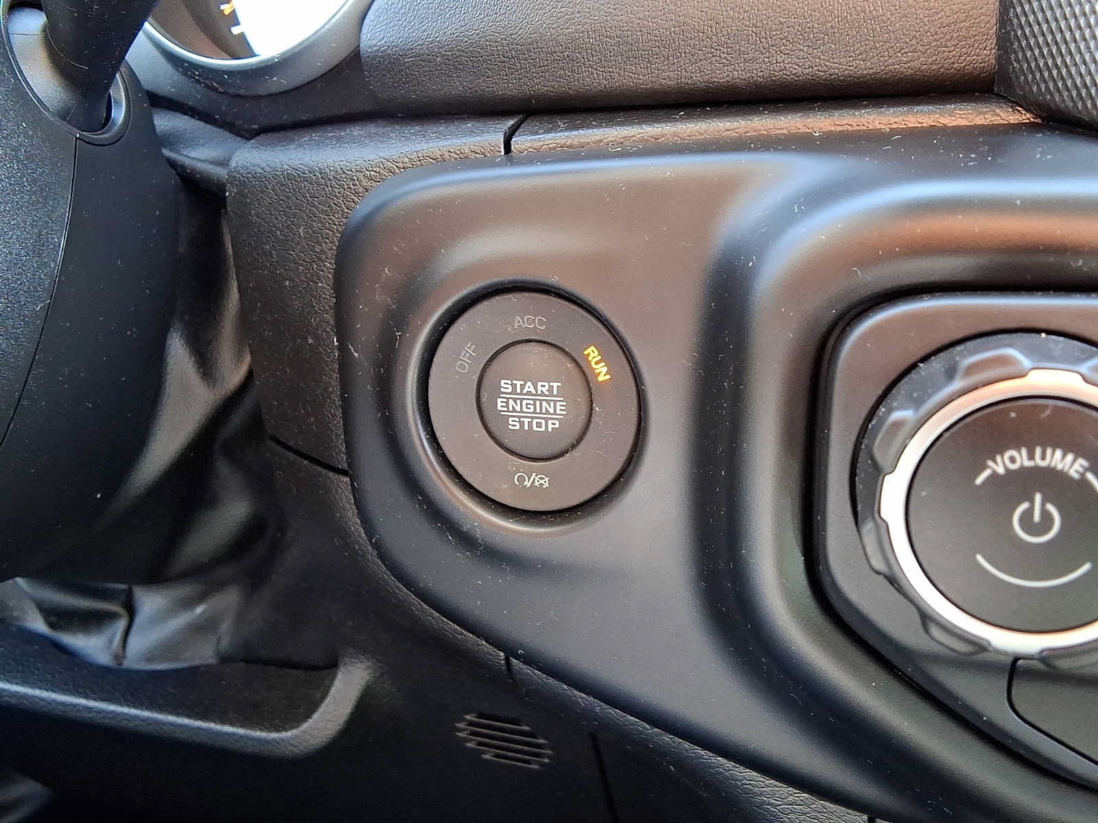 Used 2023 Jeep Wrangler Unlimited Sahara AWD/4WD image 26