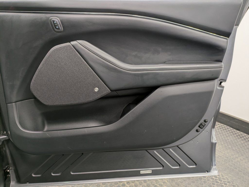 Used 2021 Ford Mustang Mach-E Premium image 27