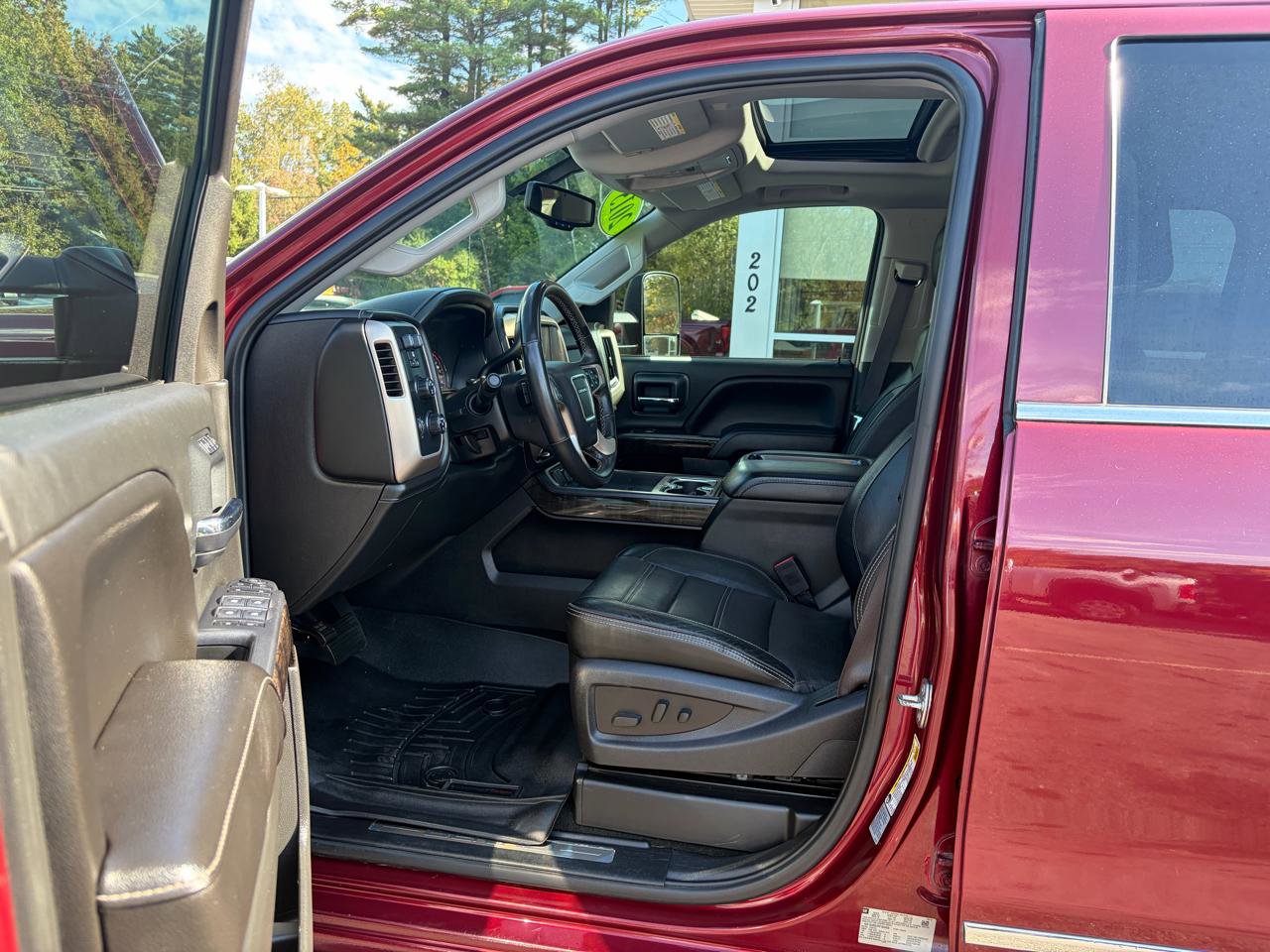 Used 2015 GMC Sierra 2500 Denali w/ Suspension Package, Off-Road image 20