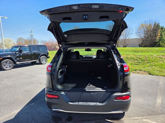 Used 2017 Jeep Cherokee Limited image 23