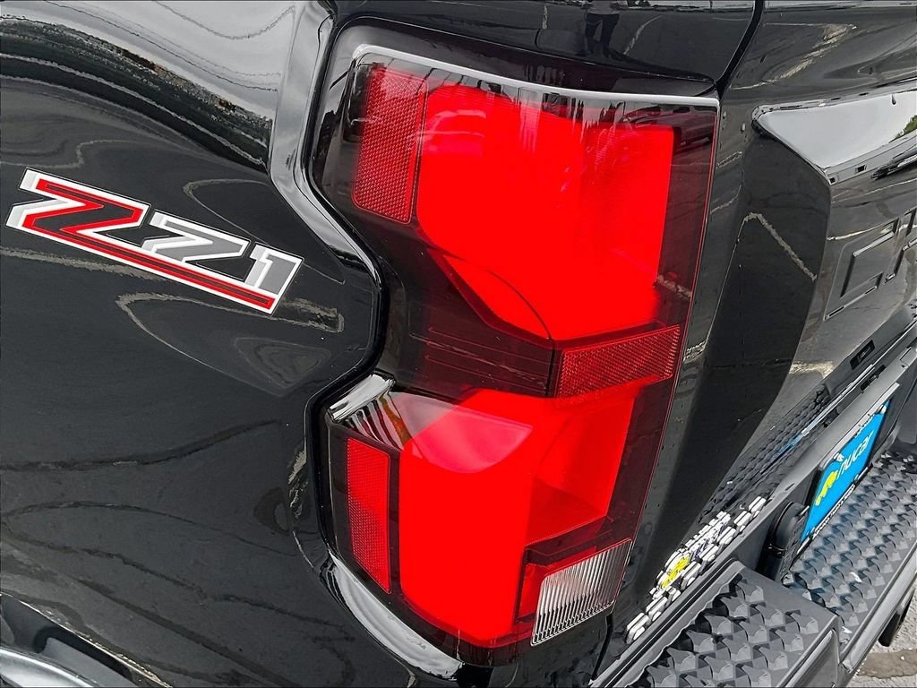 Used 2024 Chevrolet Colorado Z71 w/ Z71 Convenience Package 2 AWD/4WD image 35