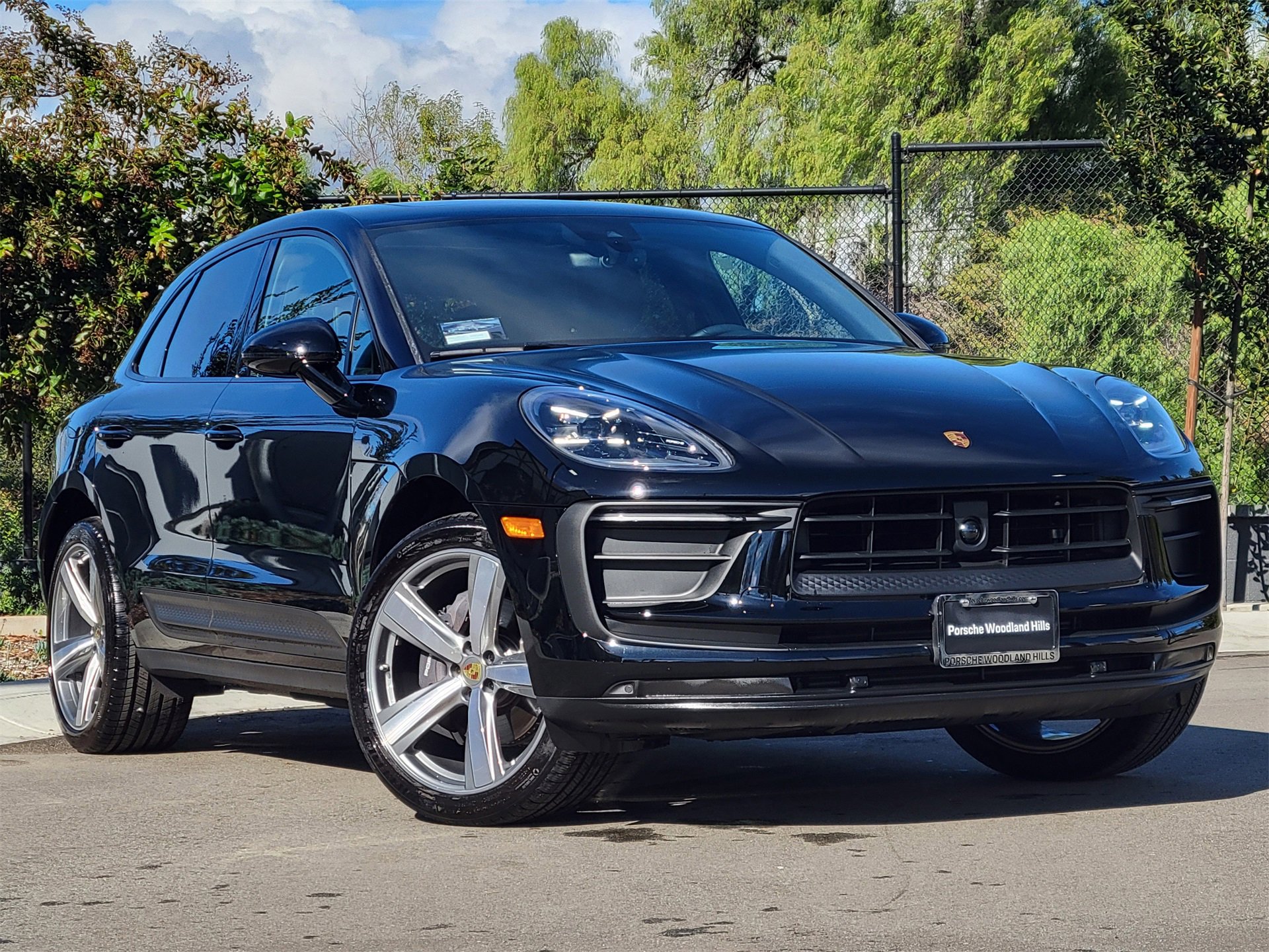 Used 2025 Porsche Macan image 9