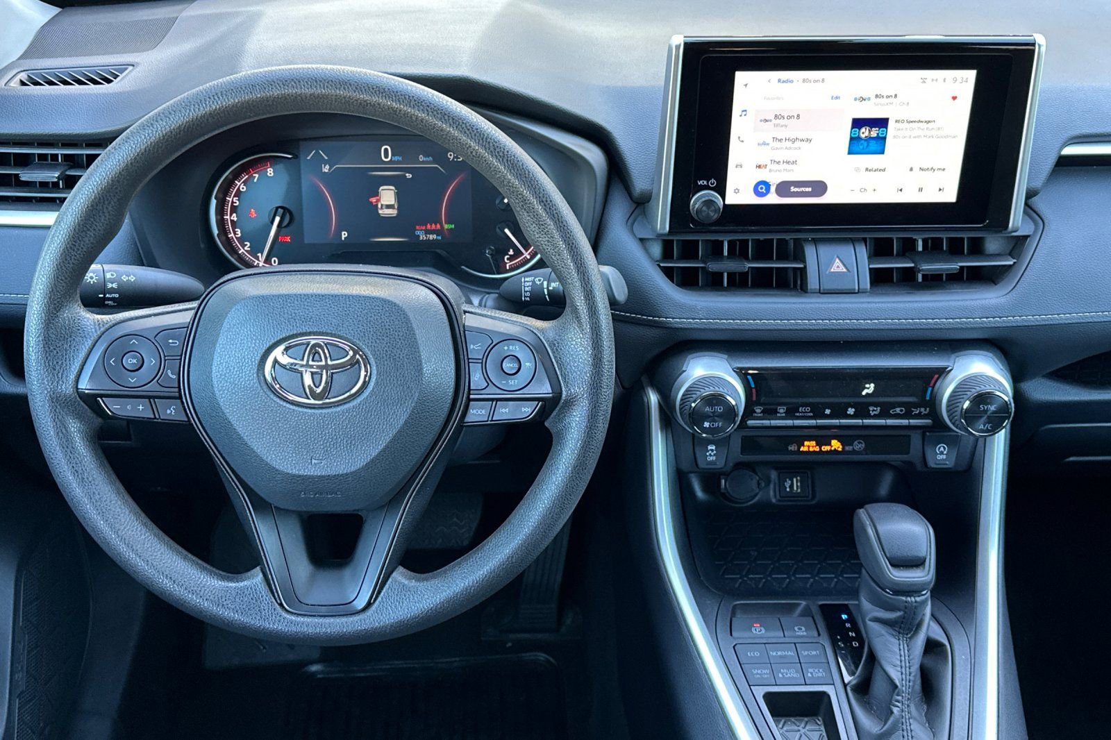 Used 2025 Toyota RAV4 XLE image 12