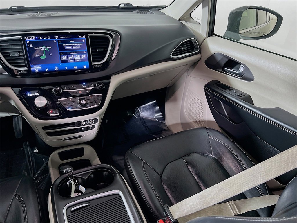Used 2022 Chrysler Pacifica Touring-L image 21