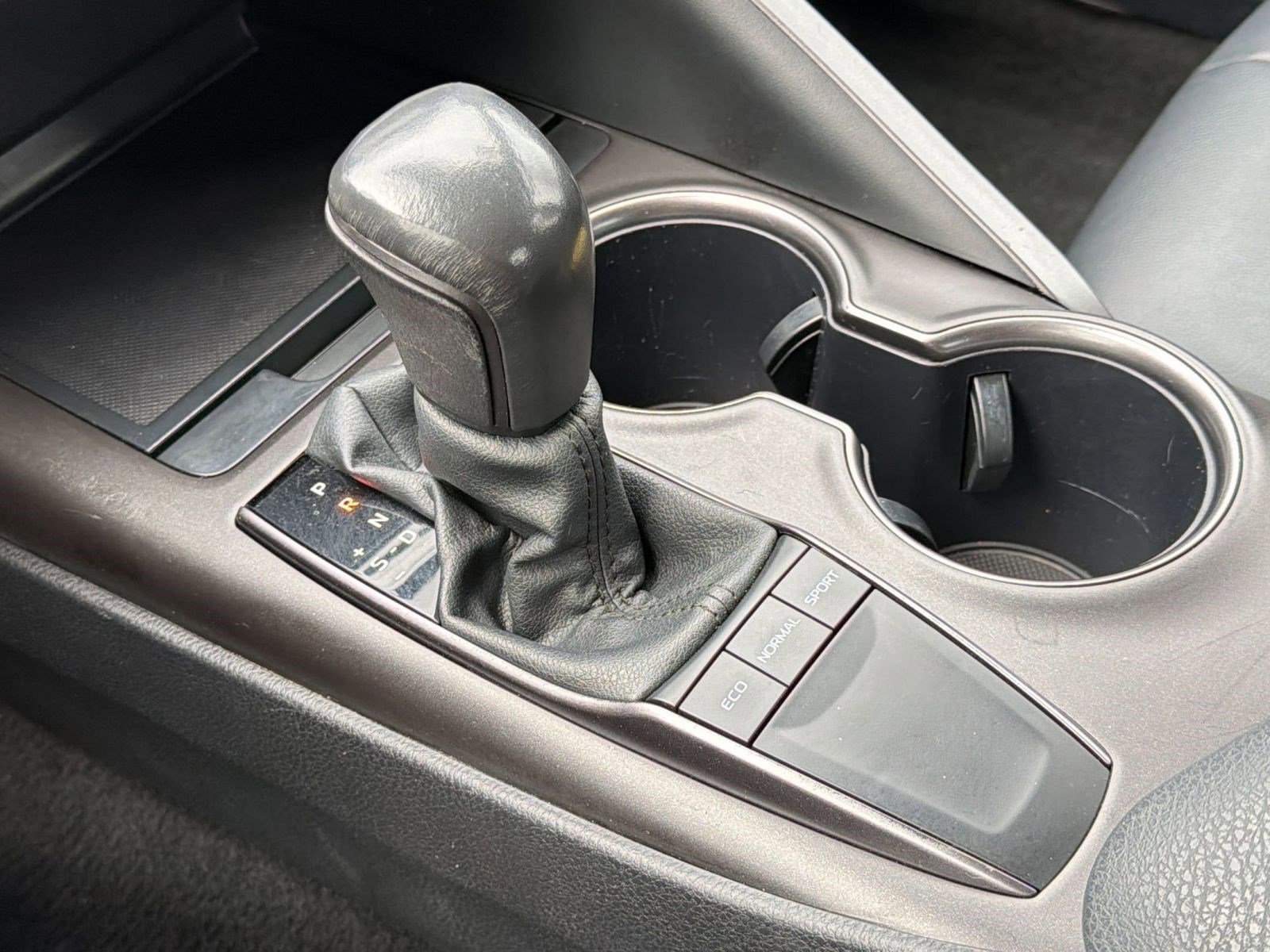 Used 2024 Toyota Camry SE image 16