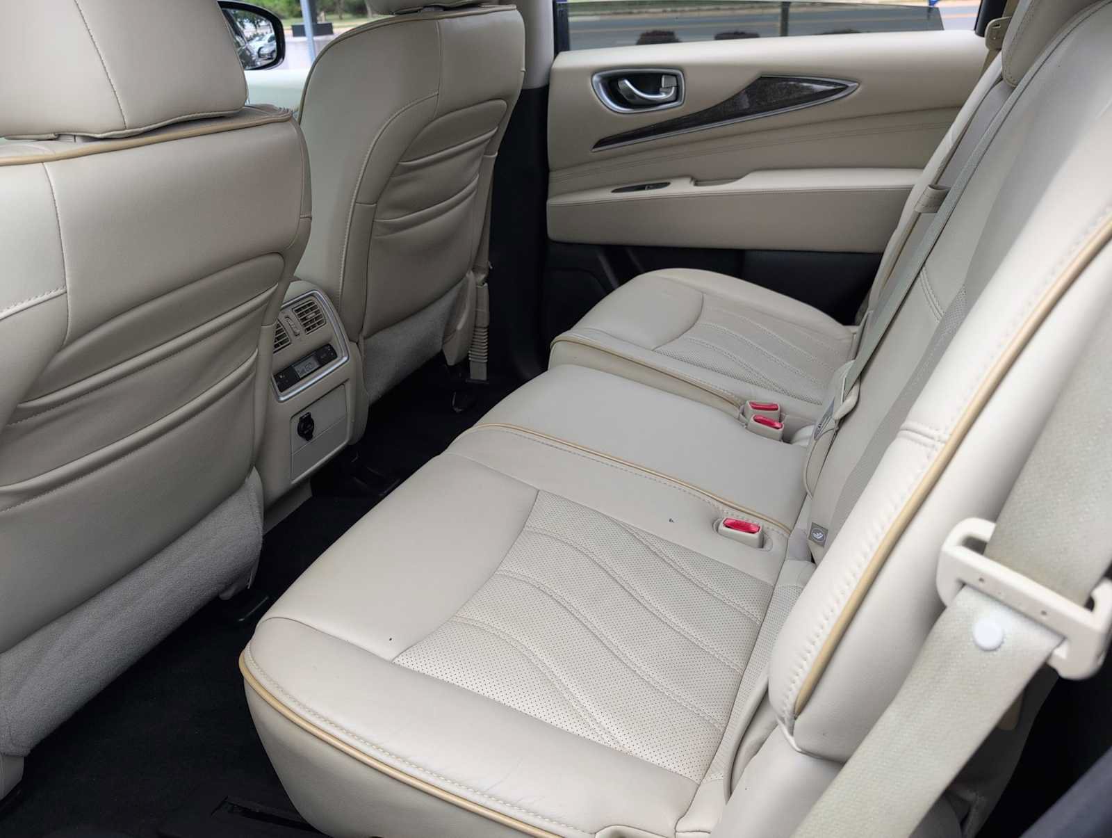 Used 2015 INFINITI QX60 Luxe w/ Premium Plus Package AWD/4WD image 19