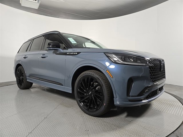 New 2026 Lincoln Aviator Reserve w/ Luxury Package image 2
