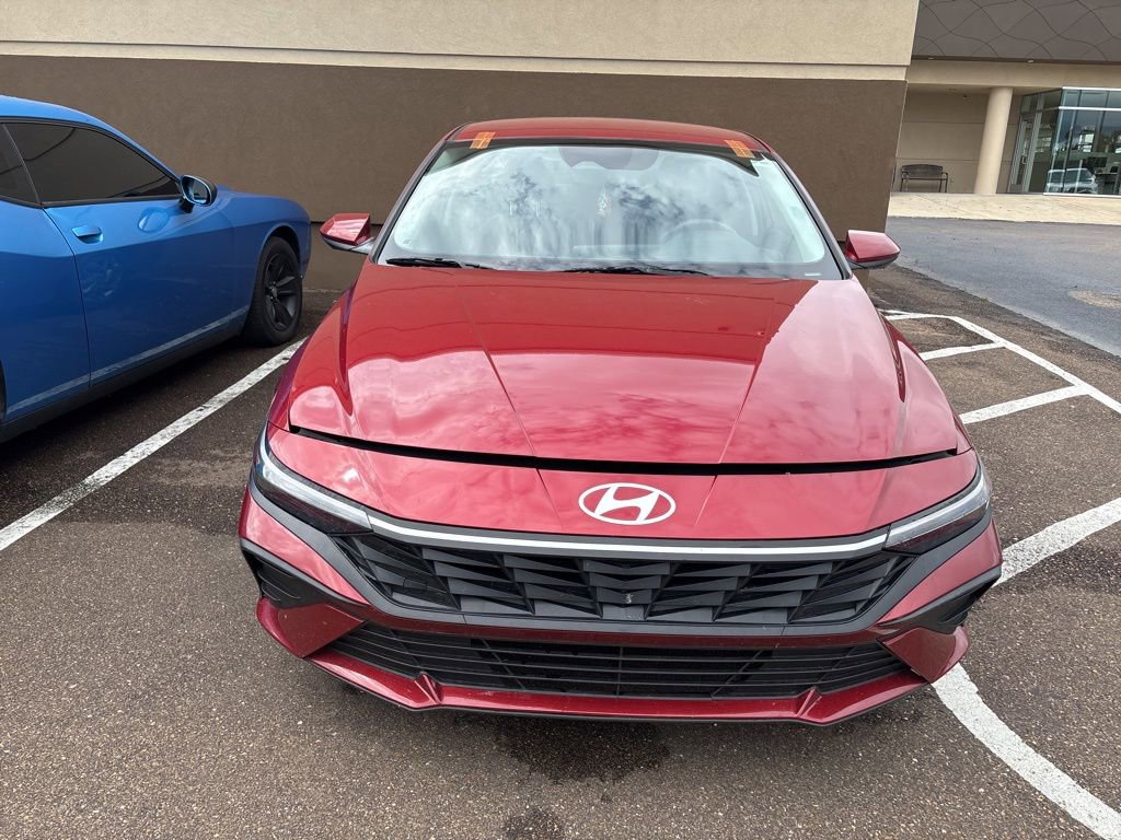 Used 2024 Hyundai Elantra SEL FWD image 2