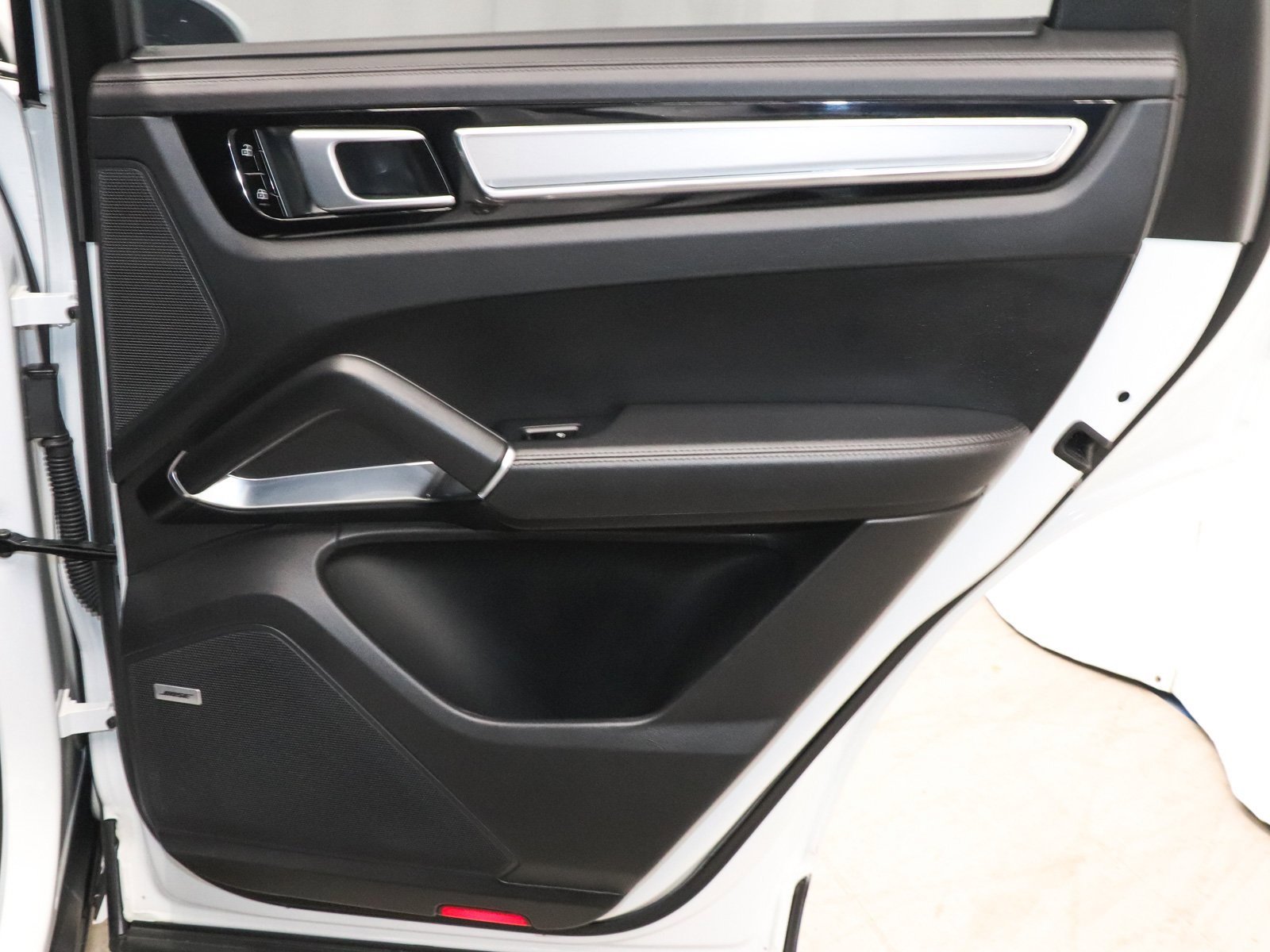 Used 2020 Porsche Cayenne Turbo image 17