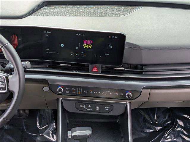 Used 2025 Kia Carnival image 12