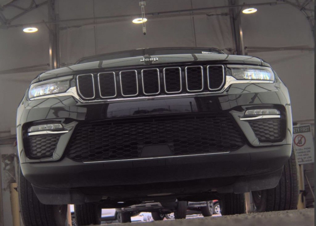 Used 2023 Jeep Grand Cherokee Limited AWD/4WD image 13