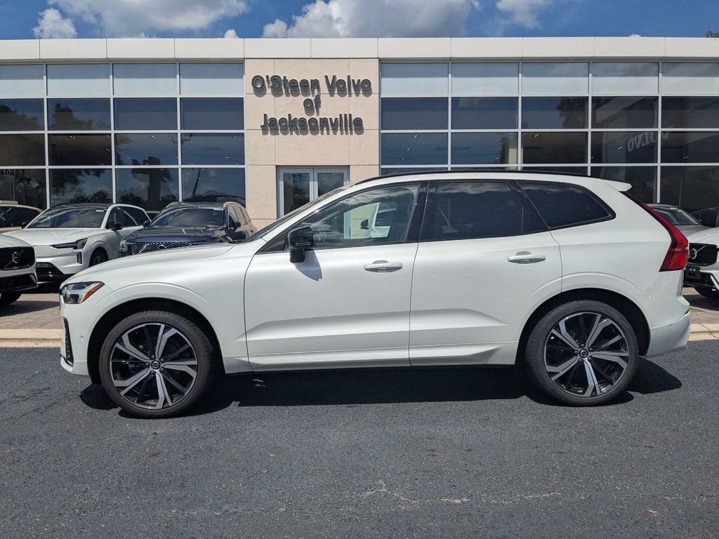 Certified 2024 Volvo XC60 B5 Ultimate w/ Protection Package Premier AWD/4WD image 3