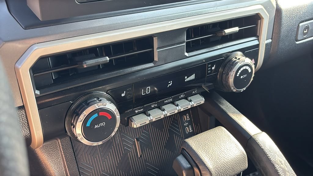 Used 2024 Toyota Tacoma TRD Off-Road AWD/4WD image 19