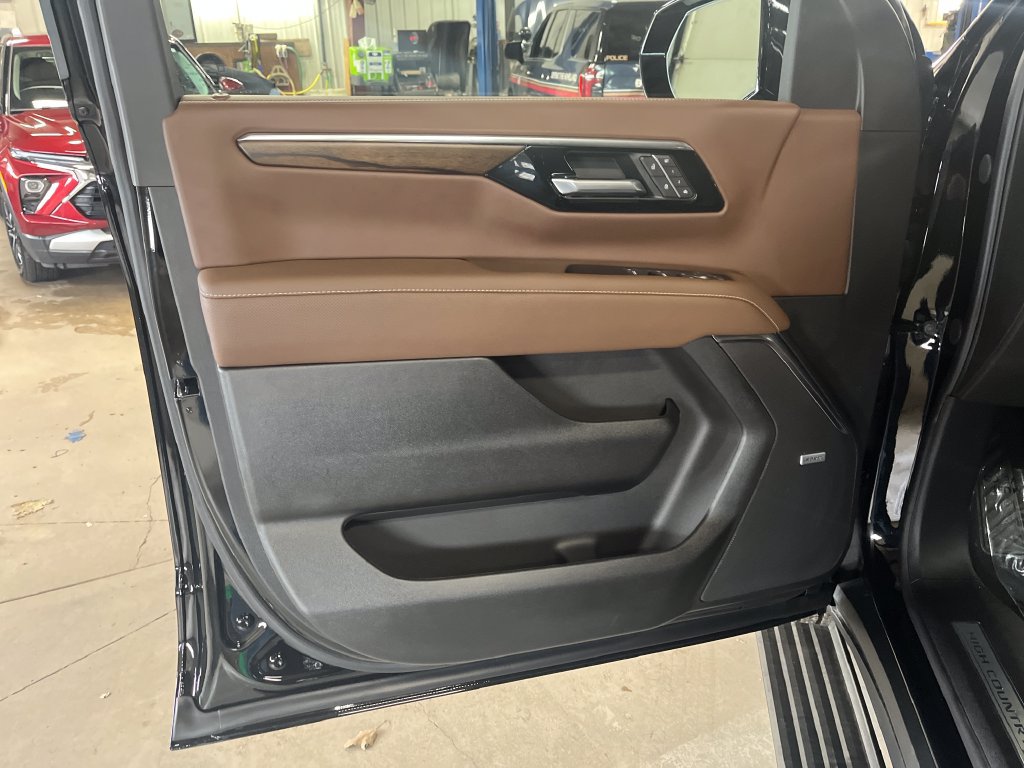 New 2026 Chevrolet Tahoe High Country AWD/4WD image 10