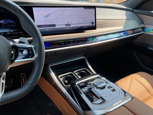 Used 2025 BMW 740i xDrive AWD/4WD image 32