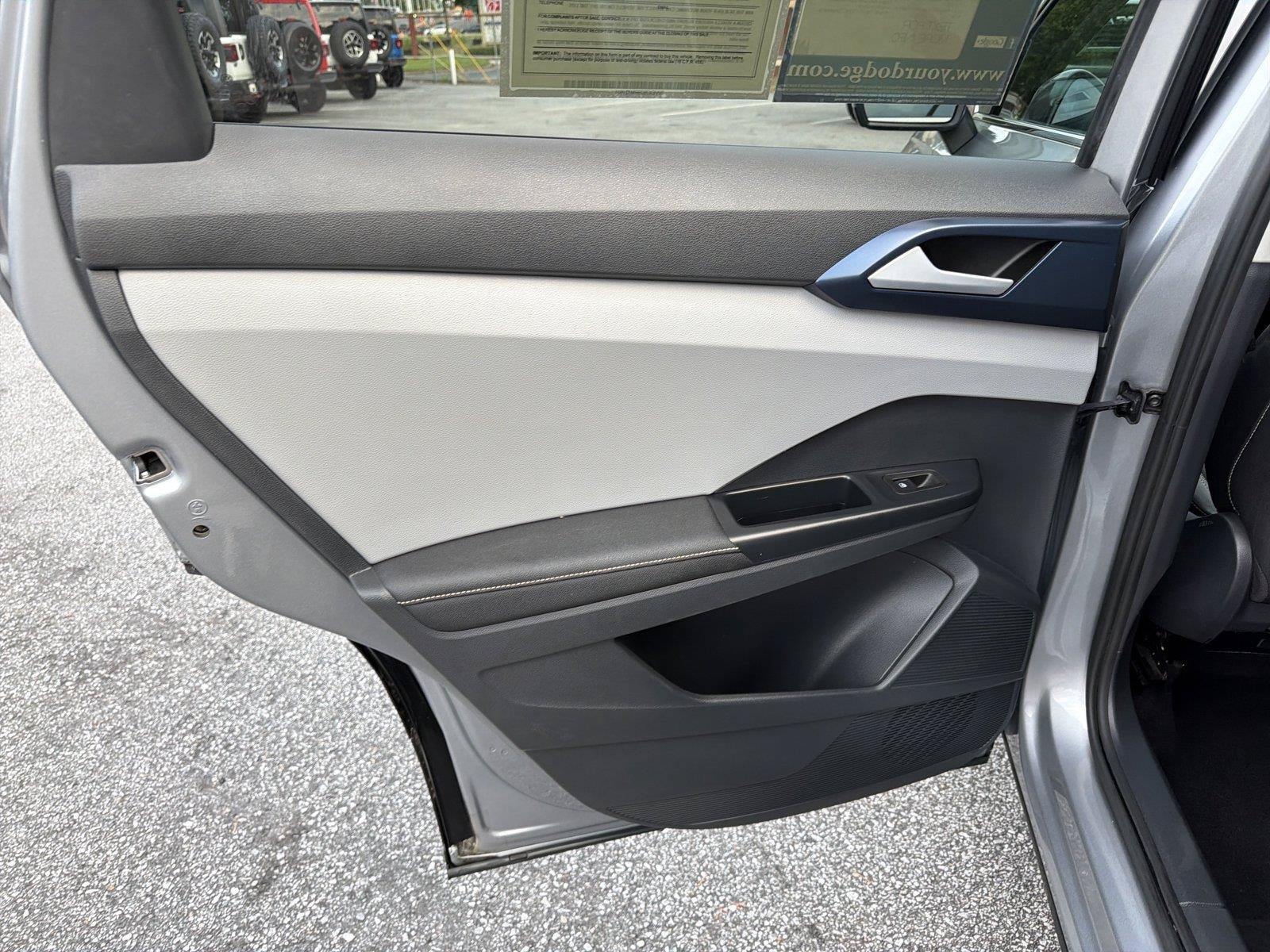Used 2024 Volkswagen Taos SE FWD image 19