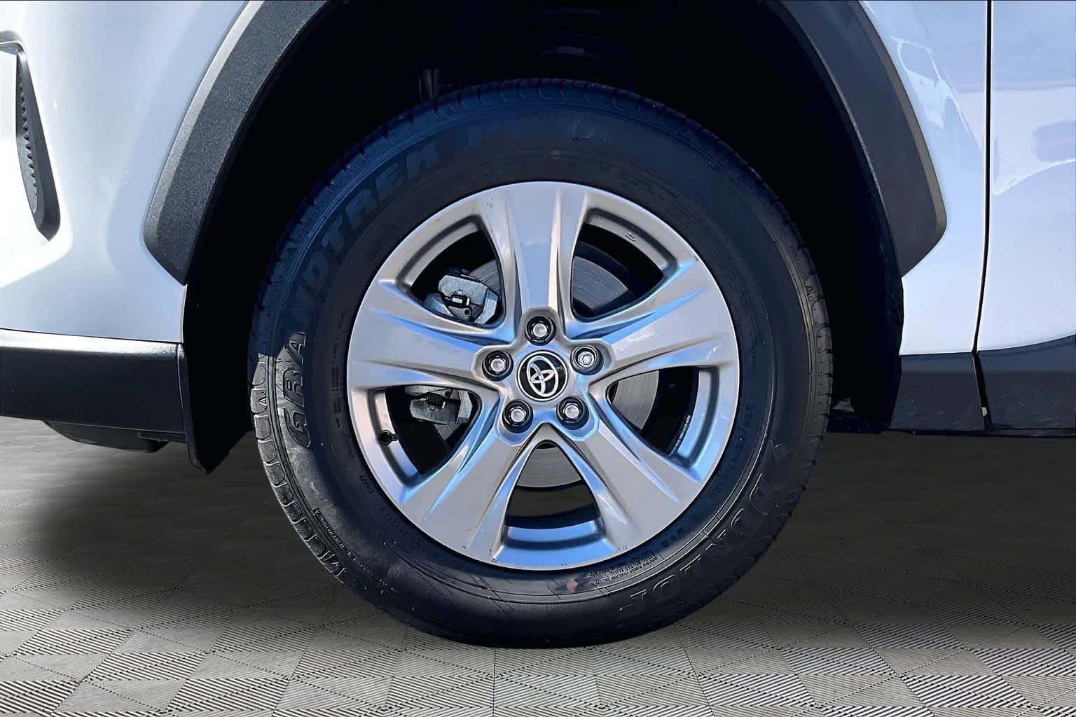 Used 2023 Toyota RAV4 XLE w/ Convenience Package FWD image 11