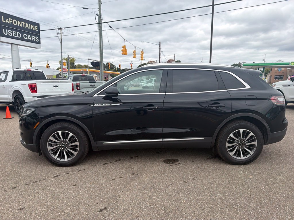 Used 2023 Lincoln Nautilus AWD w/ Premium Package image 2