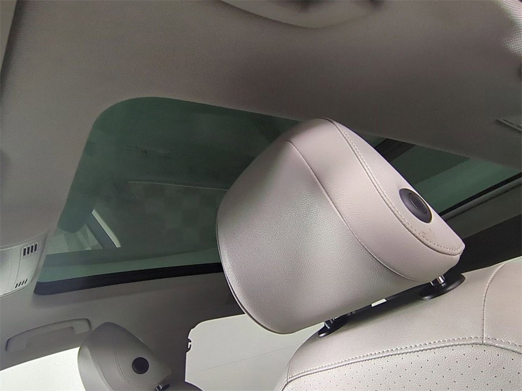 Used 2019 Volkswagen Tiguan SE w/ Panoramic Sunroof Package image 18