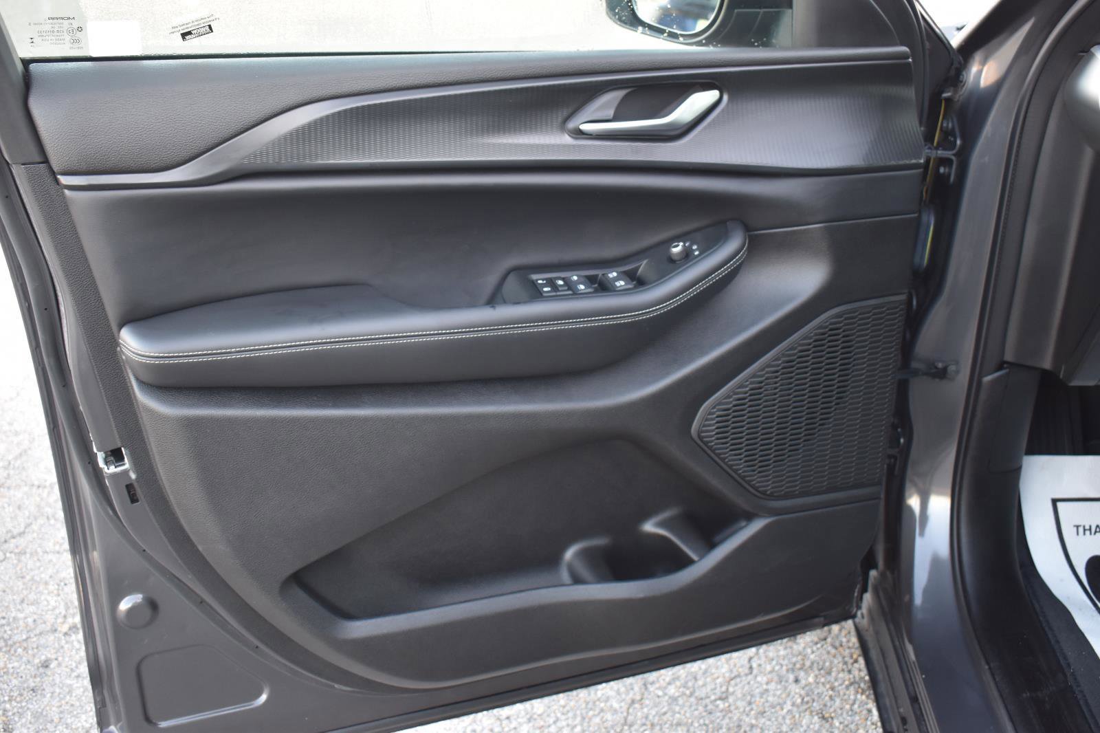 Used 2024 Jeep Grand Cherokee Laredo w/ Trailer Tow Package image 21