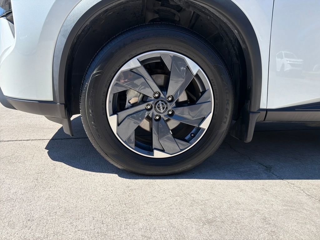 Used 2024 Nissan Rogue SV w/ SV Premium Package image 12