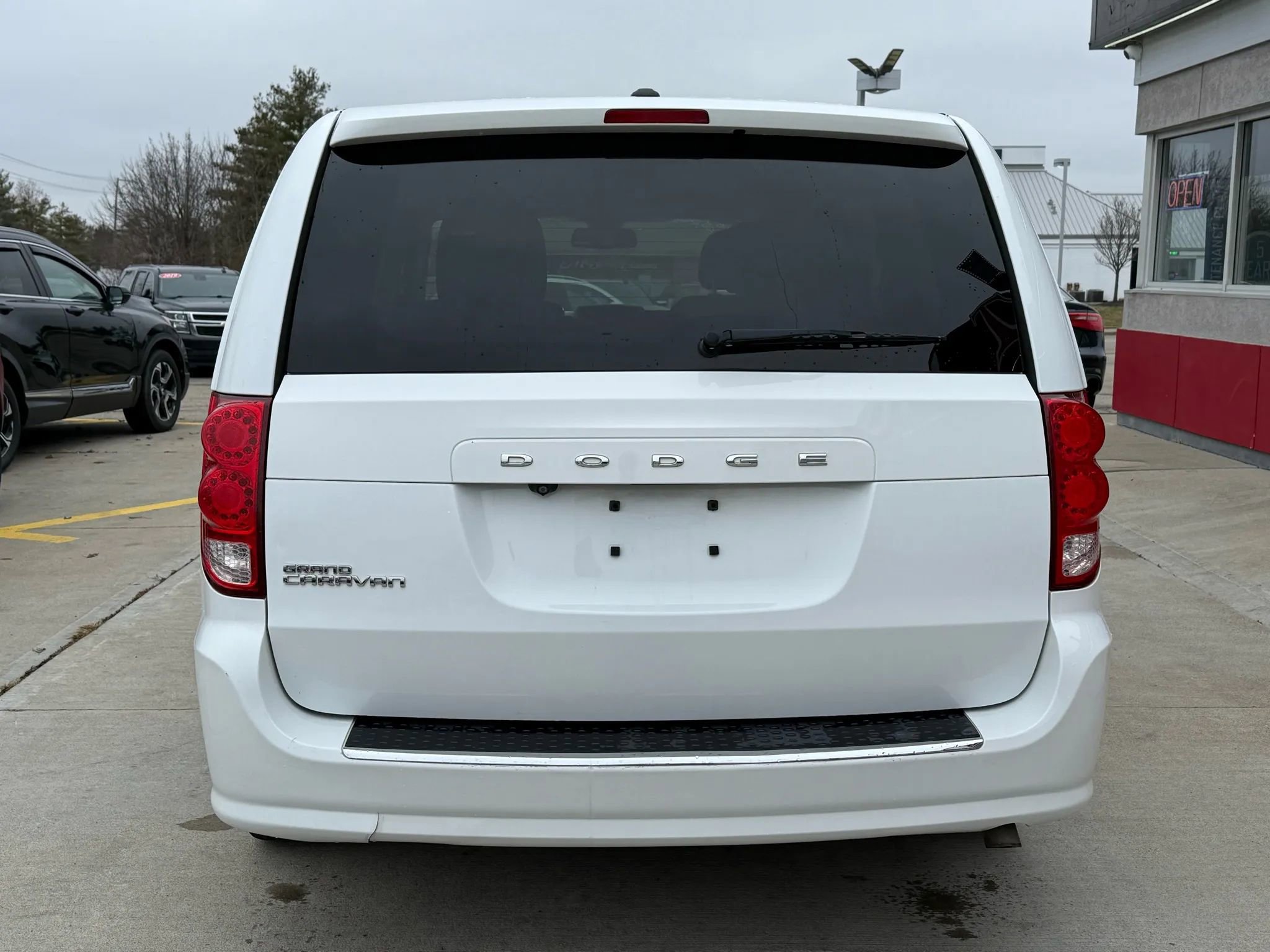 Used 2019 Dodge Grand Caravan SE w/ UConnect Hands-Free Group image 7