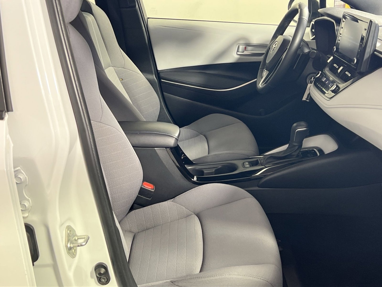 Used 2022 Toyota Corolla SE image 23