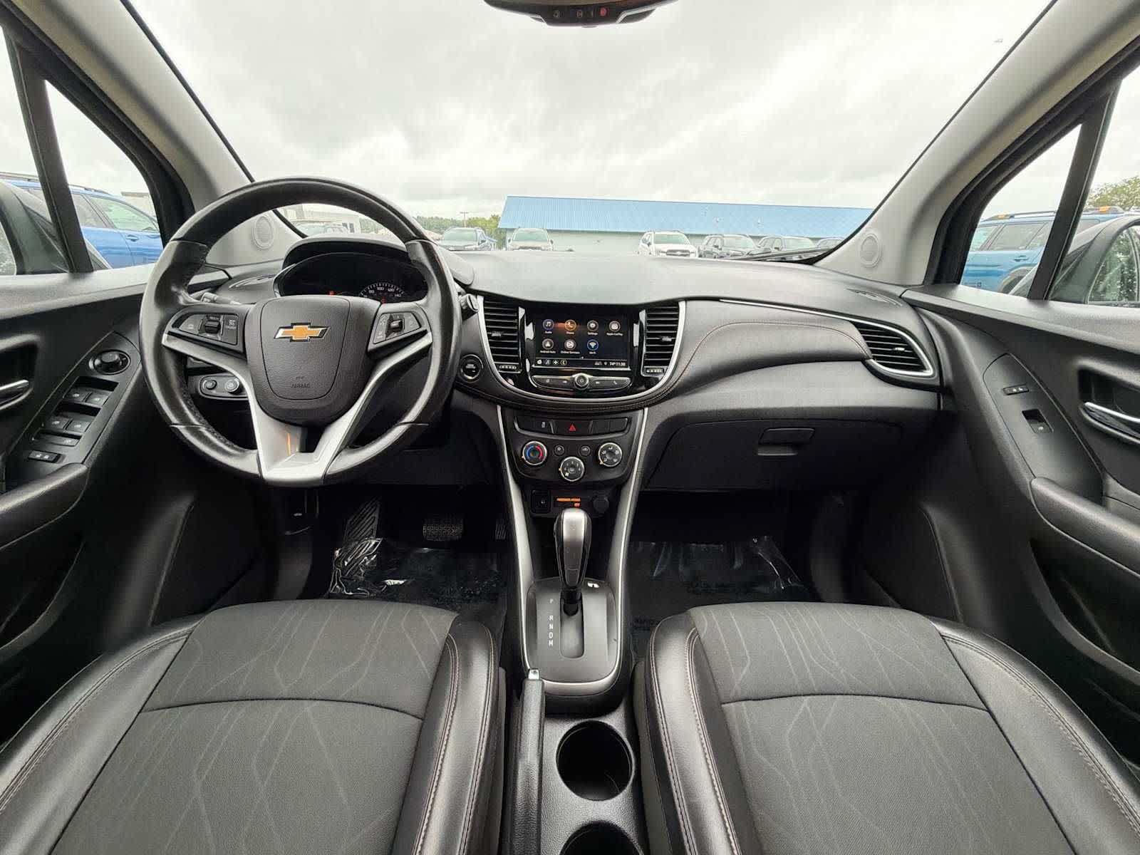 Used 2019 Chevrolet Trax LT w/ LT Convenience Package FWD image 12