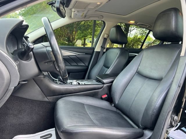 Used 2017 INFINITI Q50 2.0t w/ Moonroof Package RWD image 13