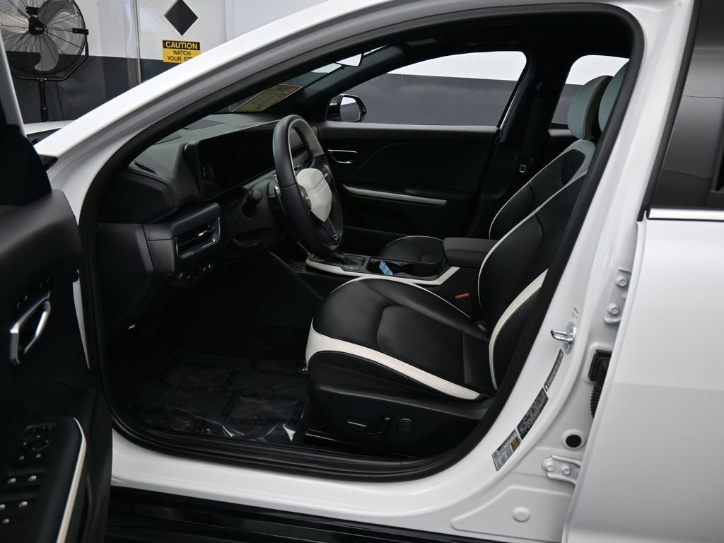 Used 2025 Kia K4 GT-Line w/ GT-Line Premium Package image 12
