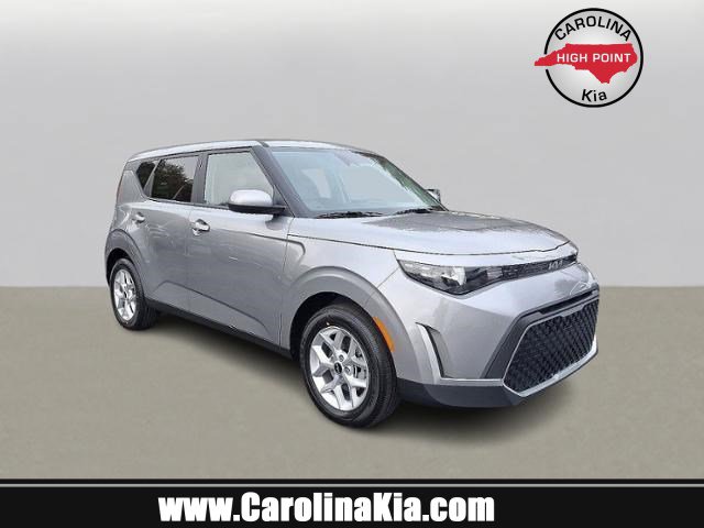 New 2025 Kia Soul LX image 1