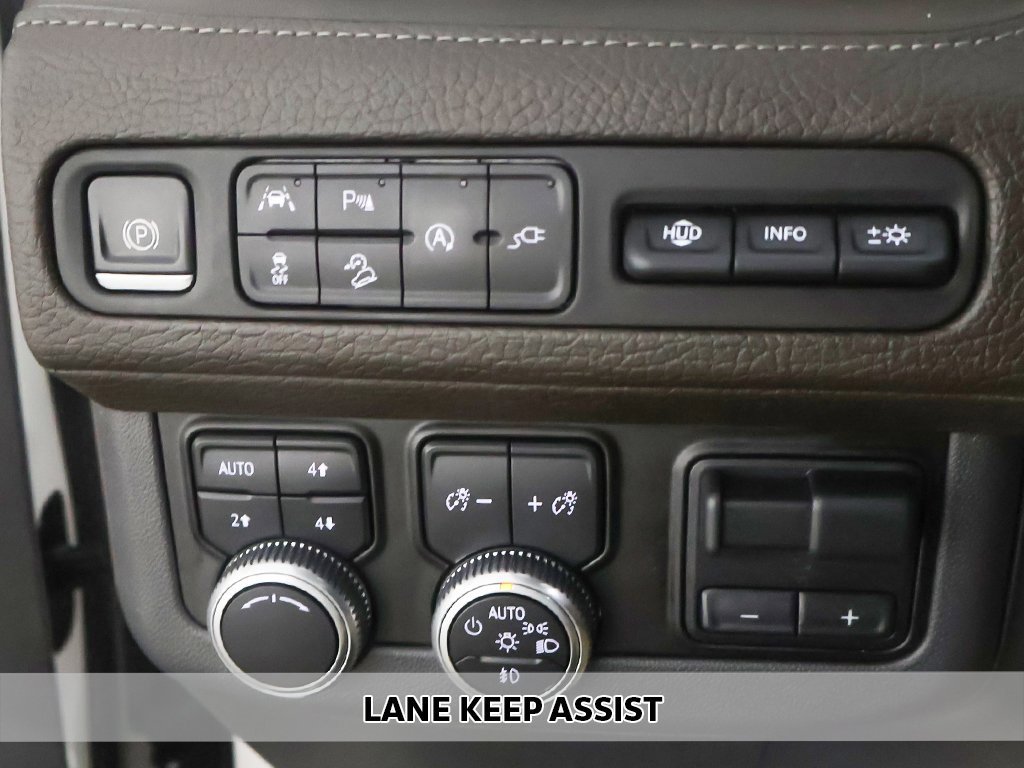 Used 2021 GMC Yukon Denali w/ Denali Premium Package image 10