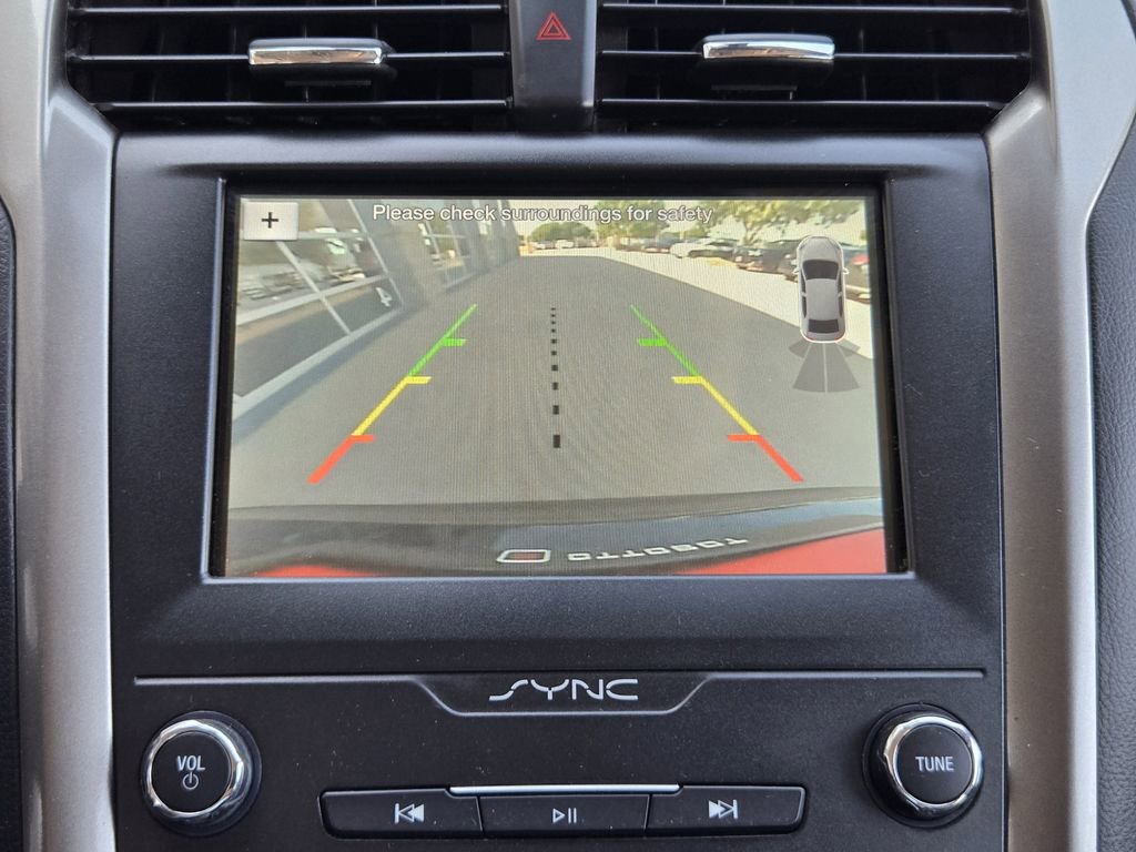 Used 2019 Ford Fusion SE FWD image 12