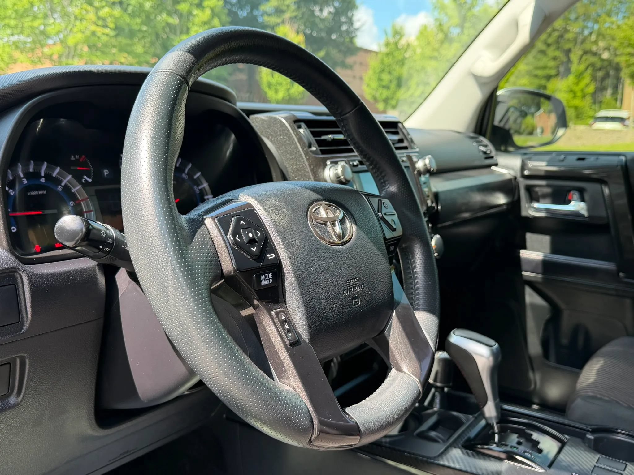 Used 2018 Toyota 4Runner TRD Off-Road AWD/4WD image 32