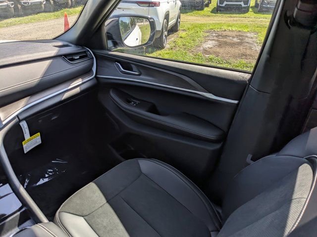 New 2026 Jeep Grand Cherokee Altitude RWD image 18