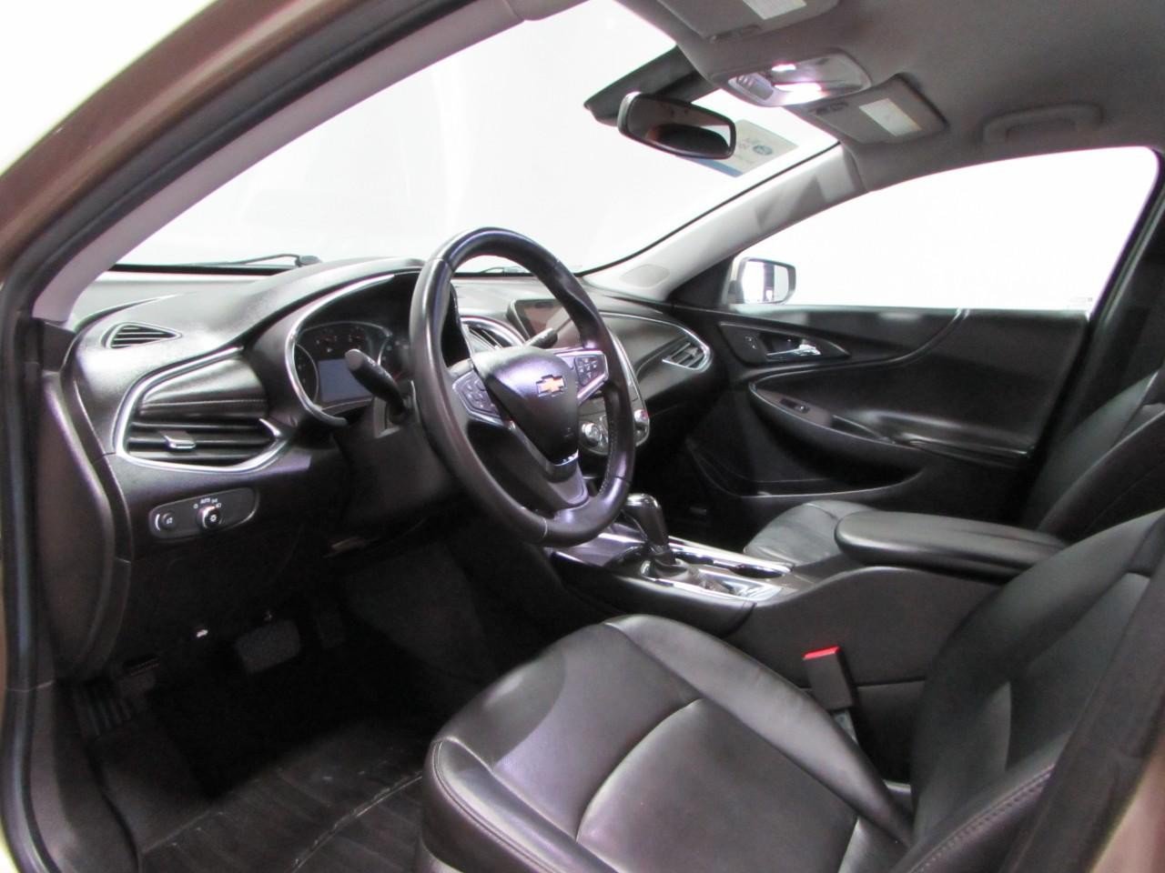 Used 2018 Chevrolet Malibu LT w/ Leather Package FWD image 13