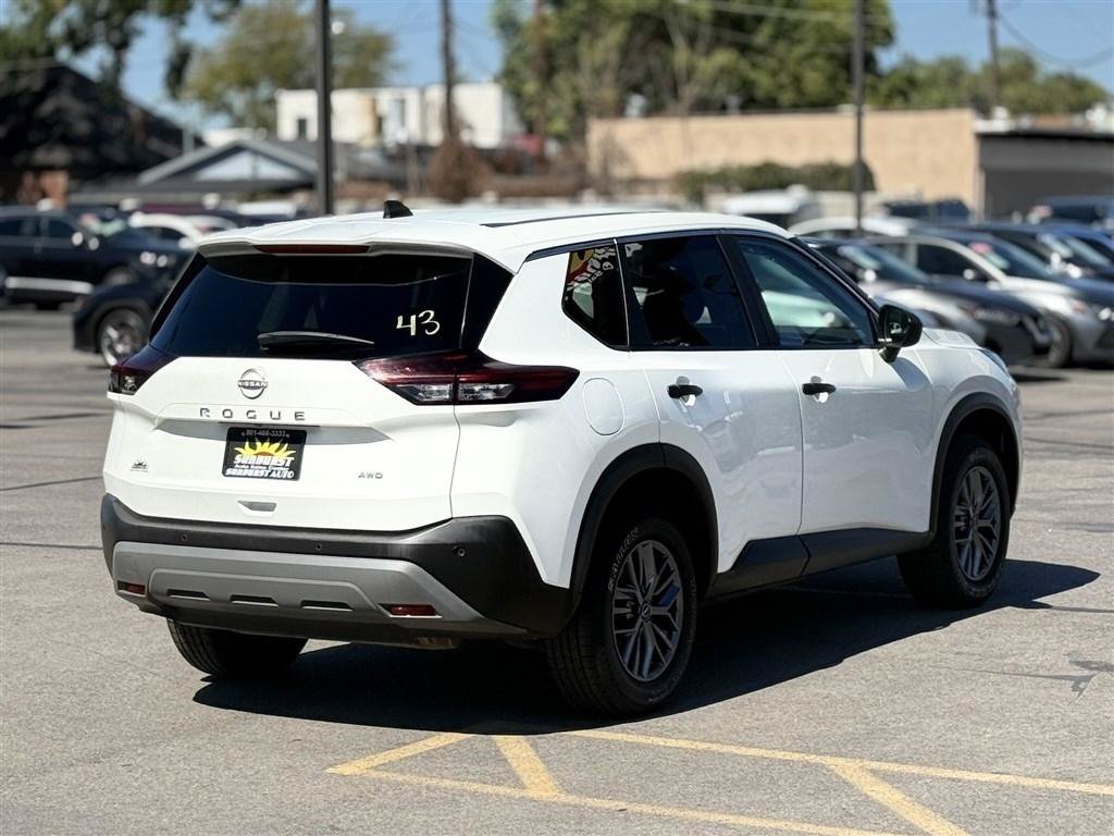 Used 2023 Nissan Rogue S AWD/4WD image 7