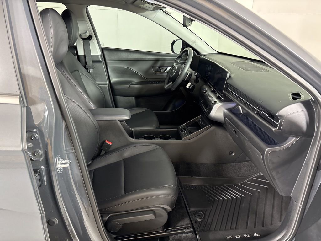 Used 2025 Hyundai Kona Limited image 11