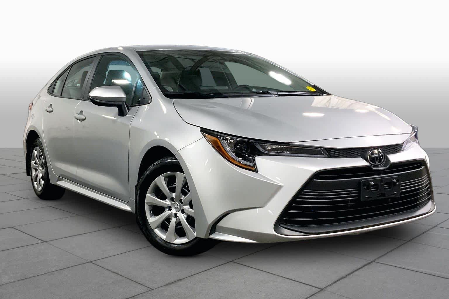 Used 2026 Toyota Corolla LE FWD image 3
