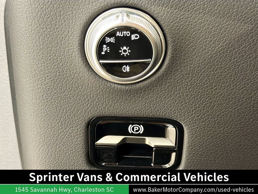 Certified 2025 Mercedes-Benz GLC 300 image 11