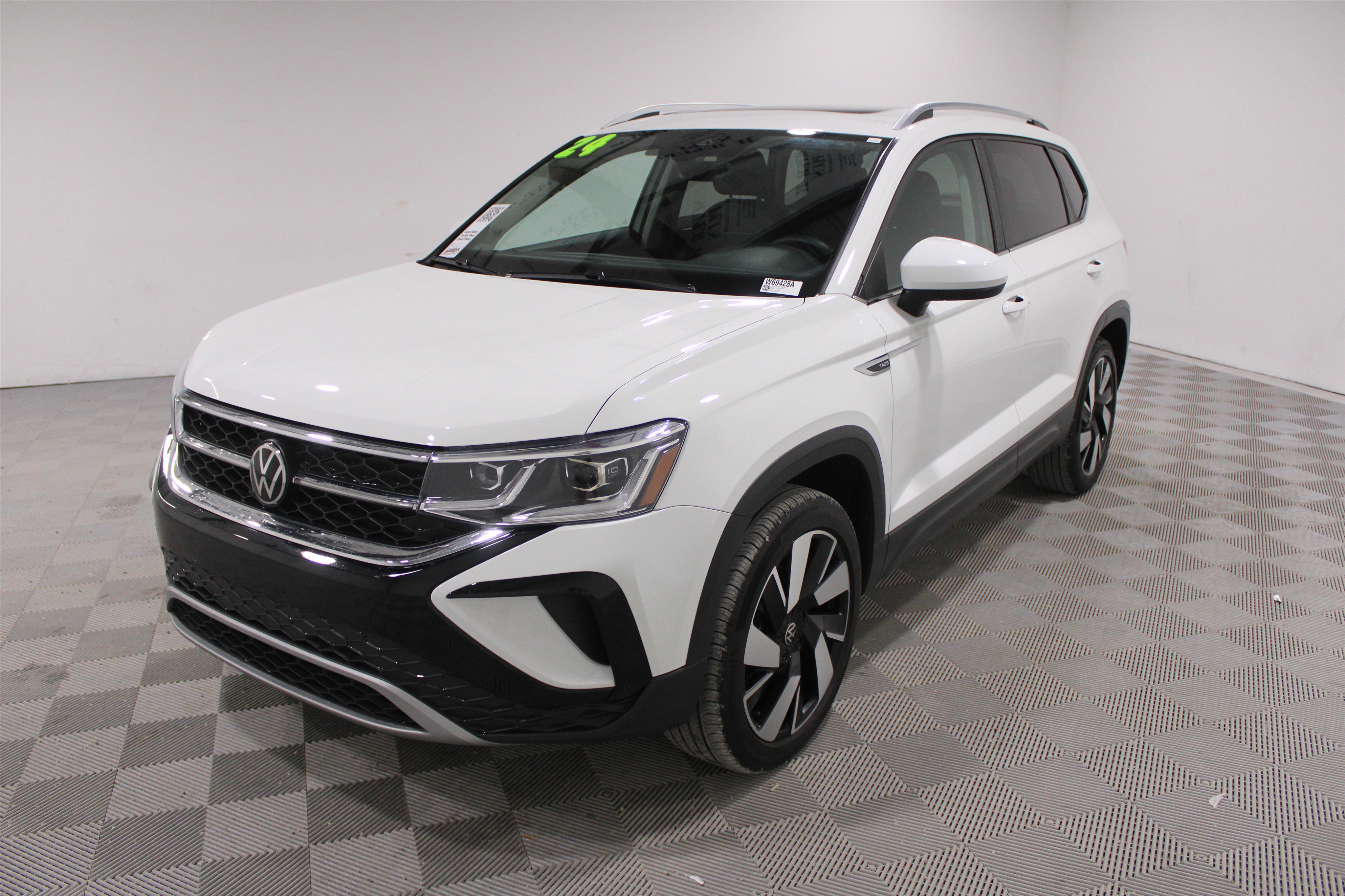 Used 2024 Volkswagen Taos SEL image 31