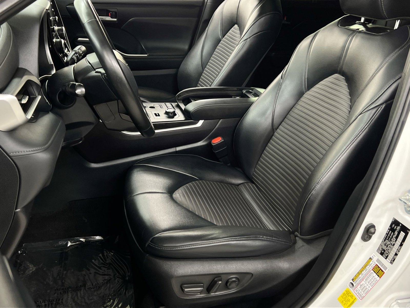 Used 2022 Toyota Highlander XSE image 4