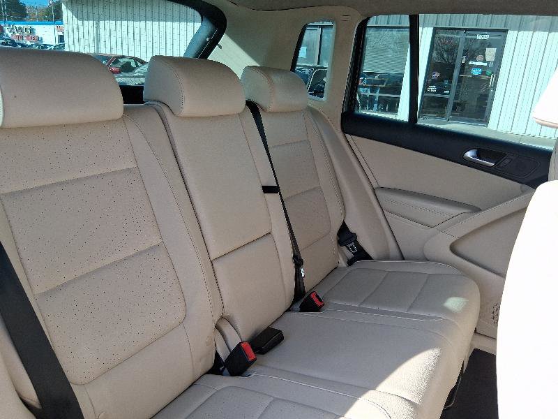 Used 2011 Volkswagen Tiguan S image 22