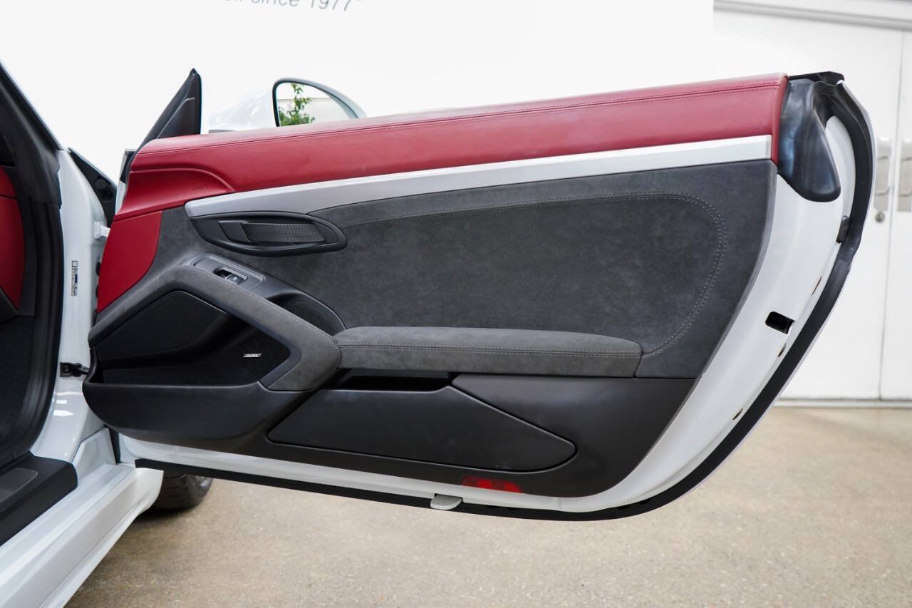 Used 2020 Porsche 718 Boxster Spyder RWD image 68