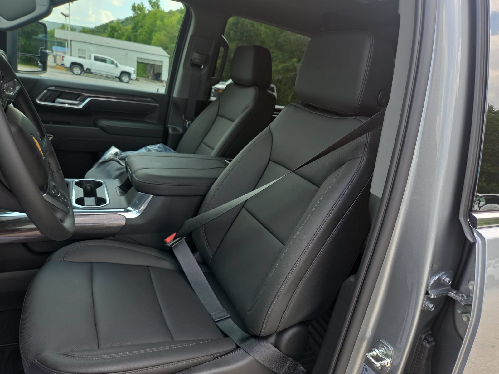 New 2026 Chevrolet Silverado 2500 LTZ w/ LTZ Convenience Package AWD/4WD image 14