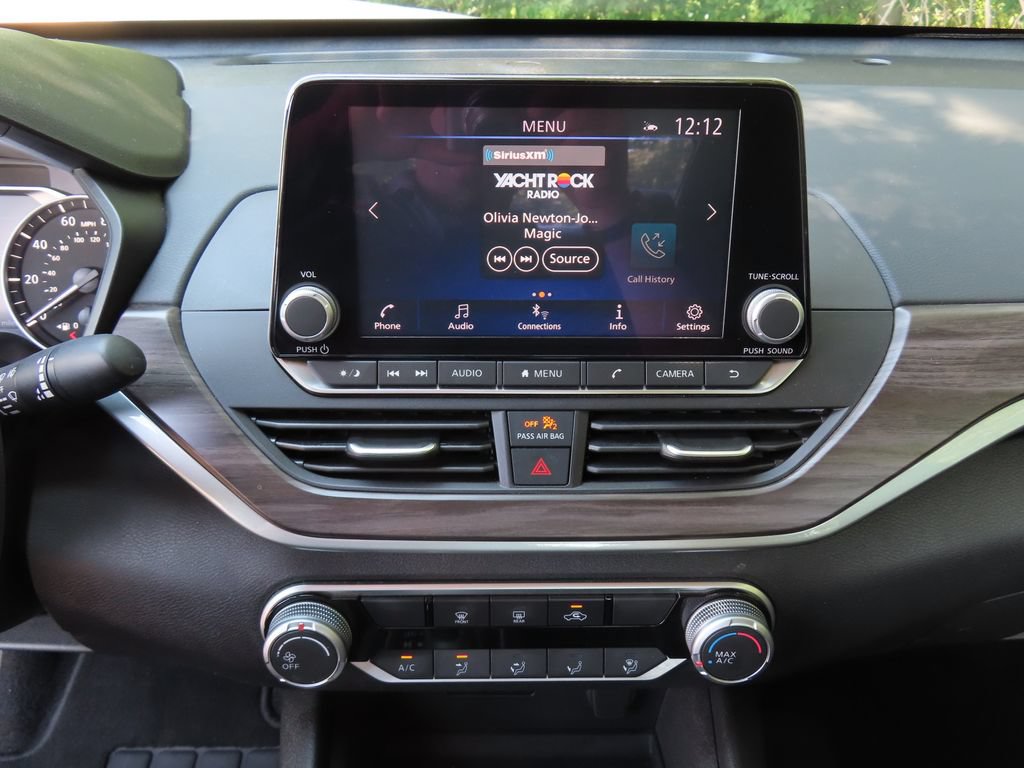 Used 2025 Nissan Altima 2.5 SV FWD image 13