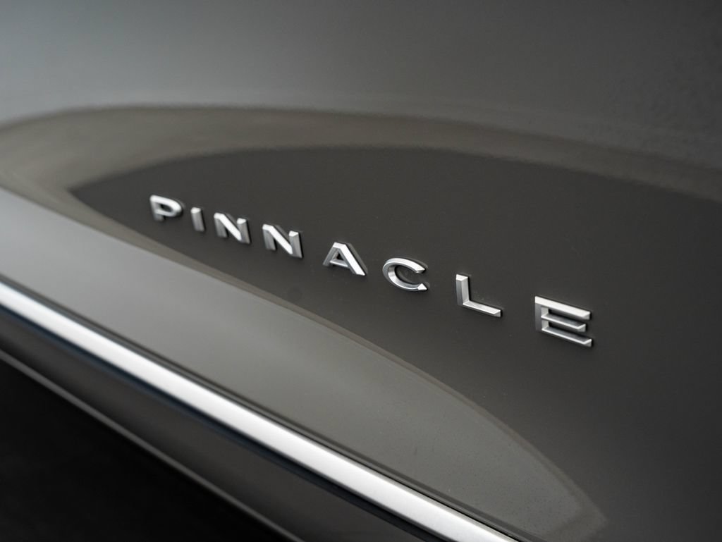 Used 2024 Chrysler Pacifica Pinnacle AWD/4WD image 20