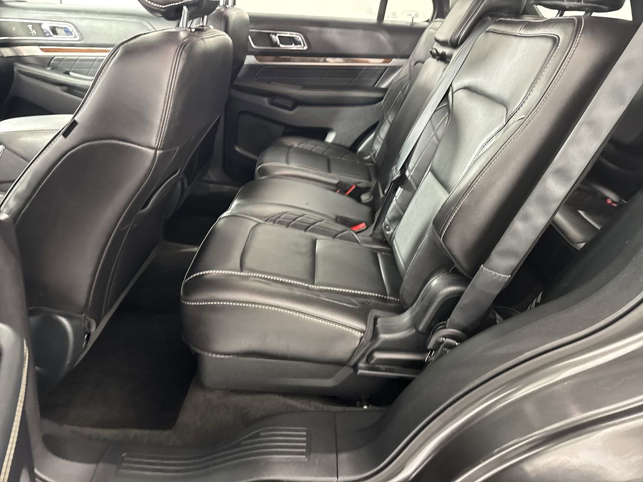 Used 2018 Ford Explorer Platinum AWD/4WD image 19