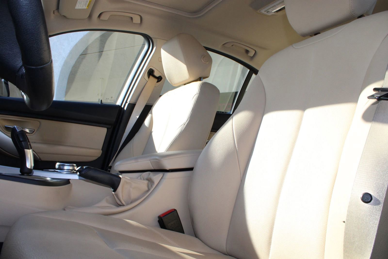 Used 2018 BMW 320i Sedan RWD image 7